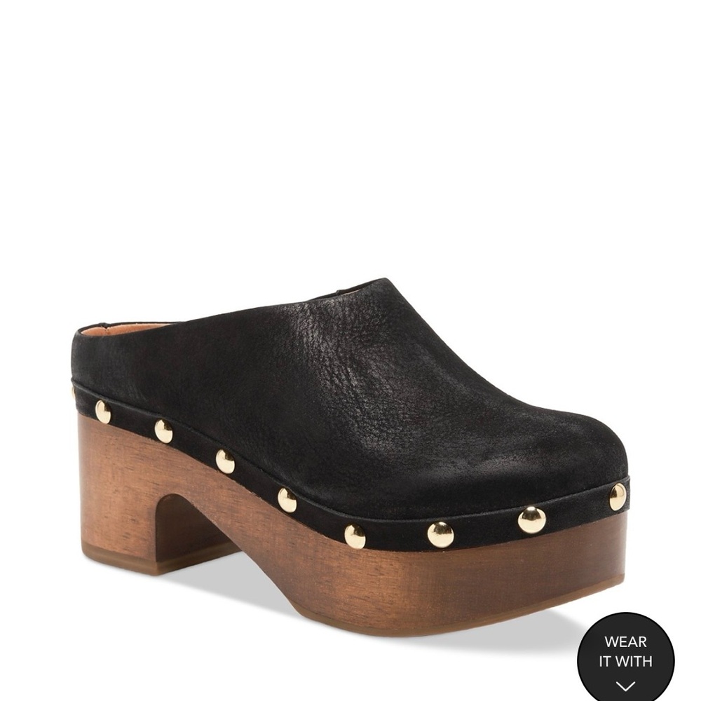 Free people Callie studded clogs. Round toe 3inch platform wooded heel.